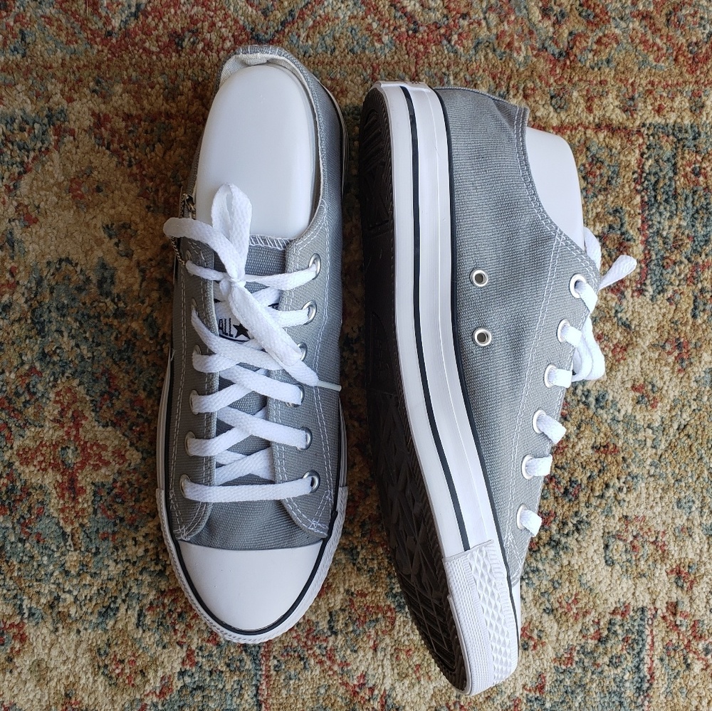 Converse Chuck Taylors Gray